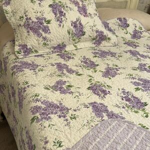 Laura Ashley - Twin Quilt Set, Reversible Comforter w Sham Keighley Lilac